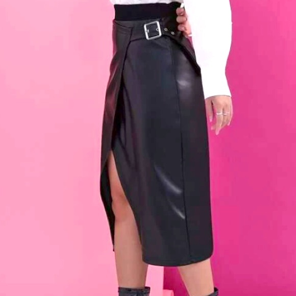 Divine H&M Split High Buckle Detail PU Leather Skirt - Picture 3 of 11